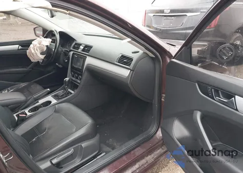 2013 Volkswagen Passat 2.5L Se z USA, uszkodzony, nr VIN 1VWBP7A32DC104190